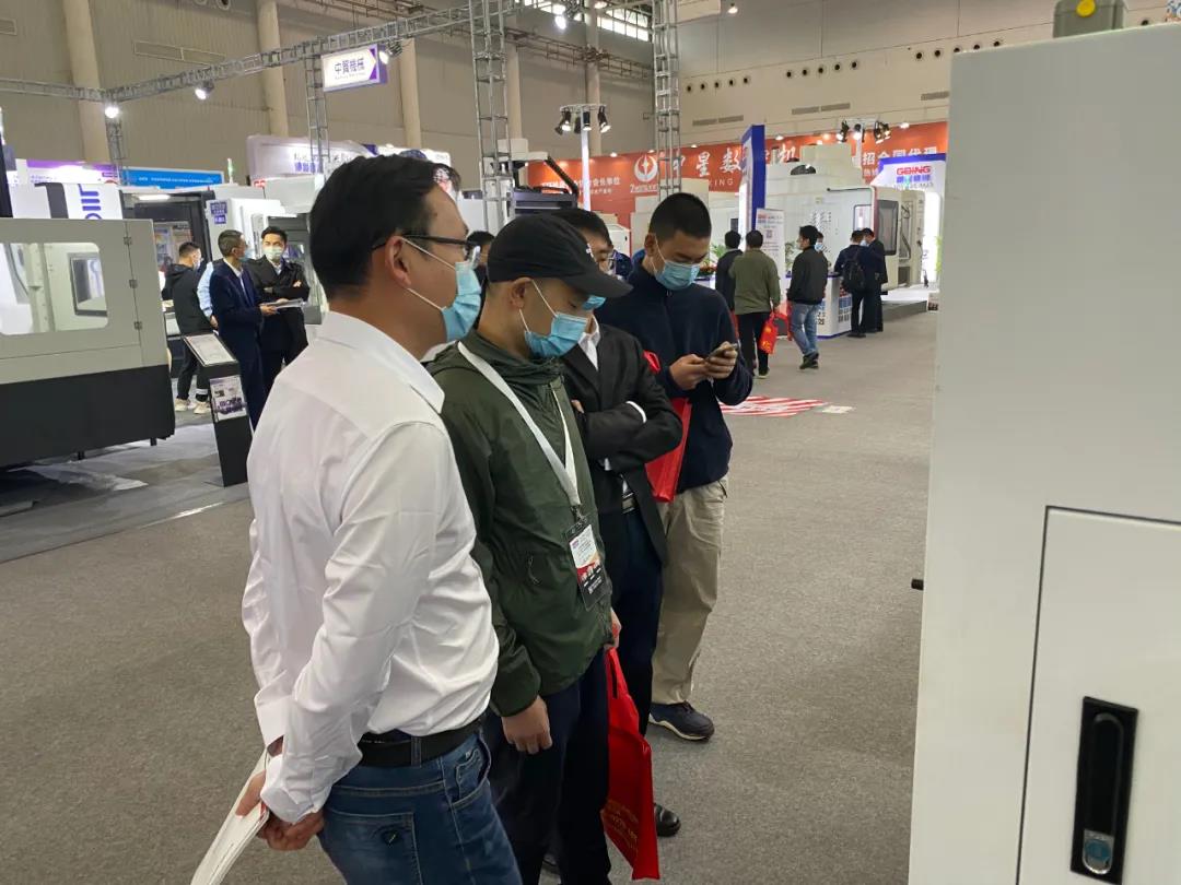 ����ͻ�ƾ����人����չ