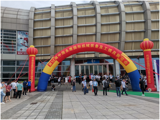 ����ͻ�ƾ��������������ʻ�еװ��չ