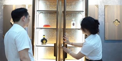 ���ͻ����¡��ڰ��ڣ�����ͻ����������פ�����ܼҾ�Ӫҵ